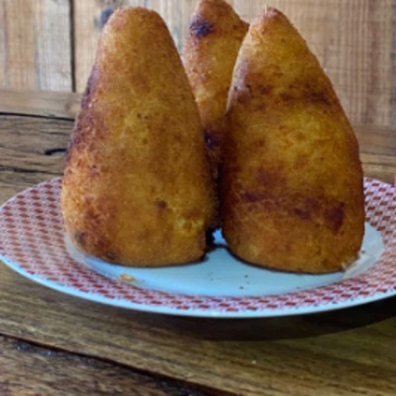 Coxinha de frango com queijo sem massa